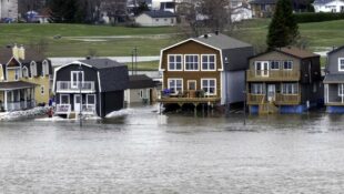 gatineau-quebec-canada-apr-27-2019-ottawa-river-flood-in-the-spring-of-2019