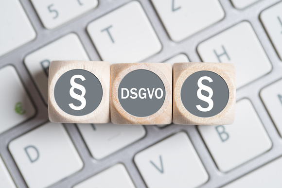 DSGVO und Geschäftspartner: Welche Pflichten gelten bei einer Änderung? (© fotogestoeber - stock.adobe.com)